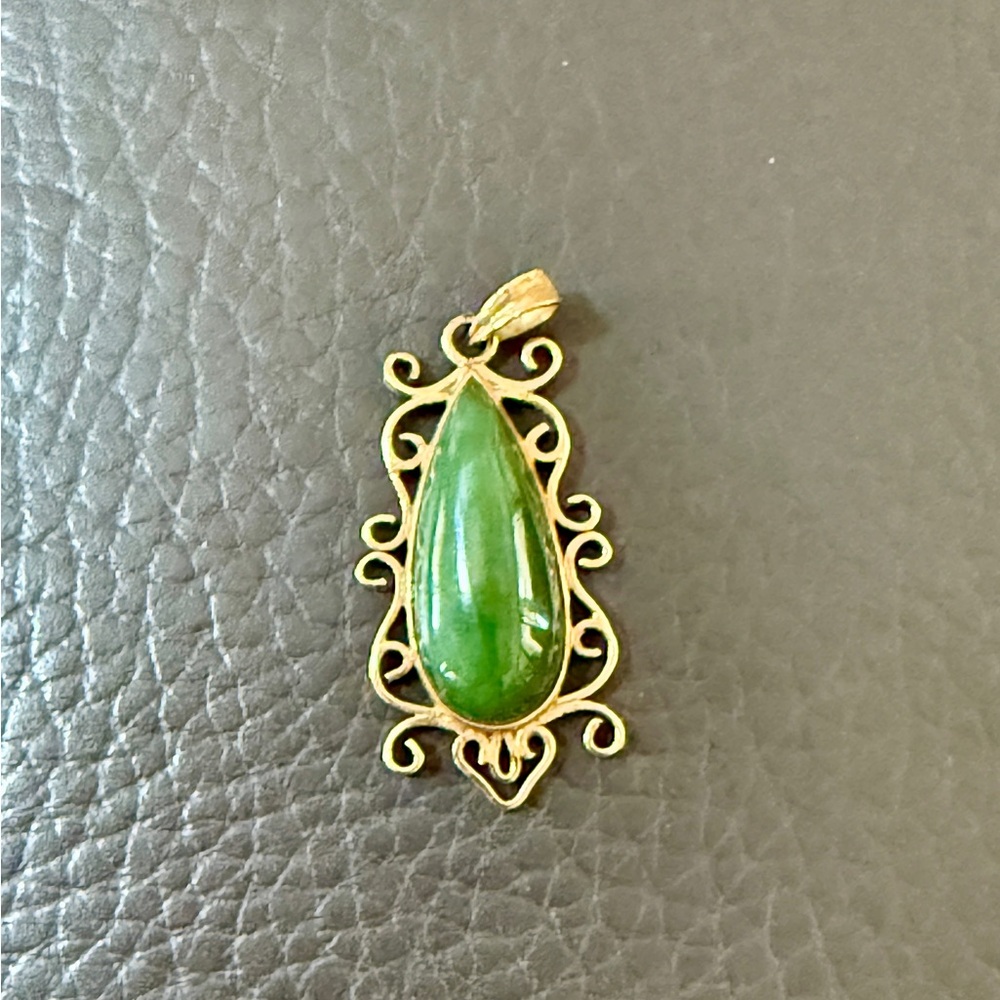 COPY - Genuine antique Jade pendant in 18 karat gold filled.